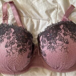 Ashley Graham bra 👙